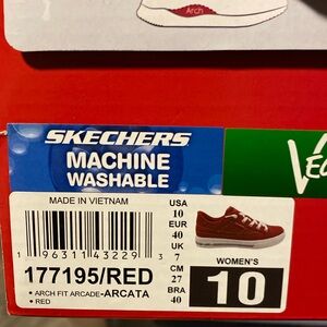 NIB SKECHERS SIZE 10 RED ARCATA